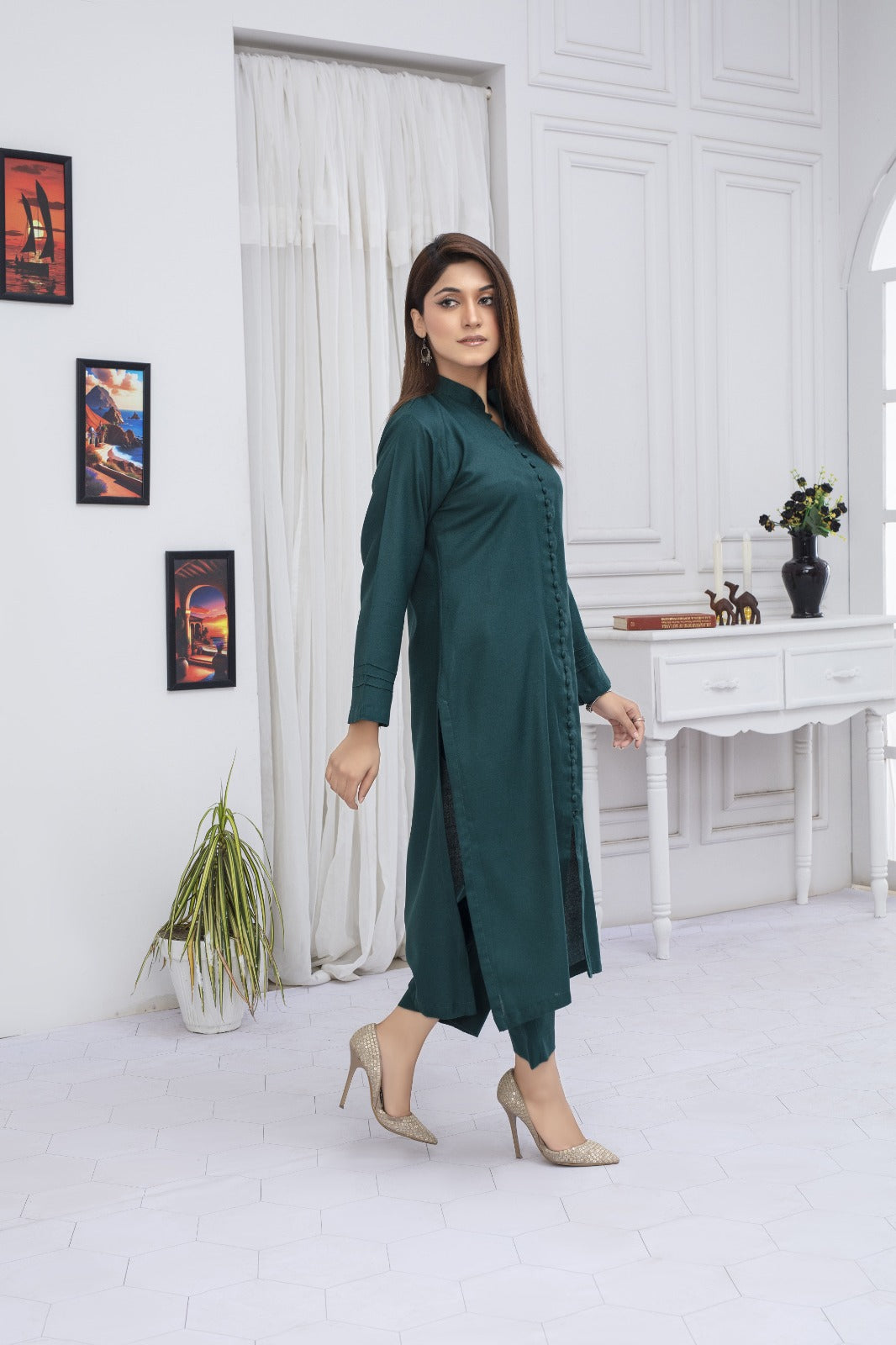 Elegant Emerald Green Front-Button Kurta Set – Timeless Sophistication